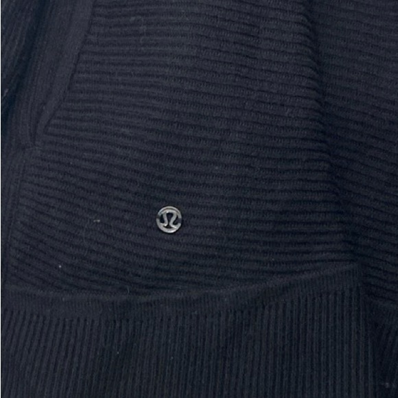 Lululemon Black Sundown Wrap, with Pockets | Size 8 EUC - Picture 8 of 8